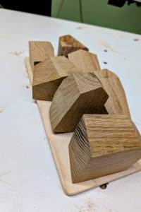 Three quarter view of knolling rocks on a tray.