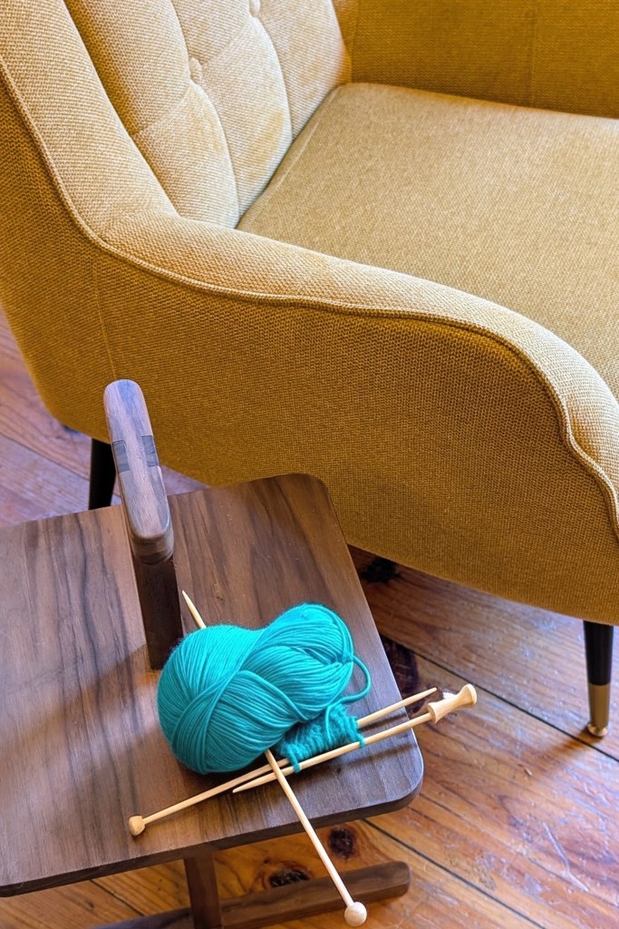 Small drink table with knitting